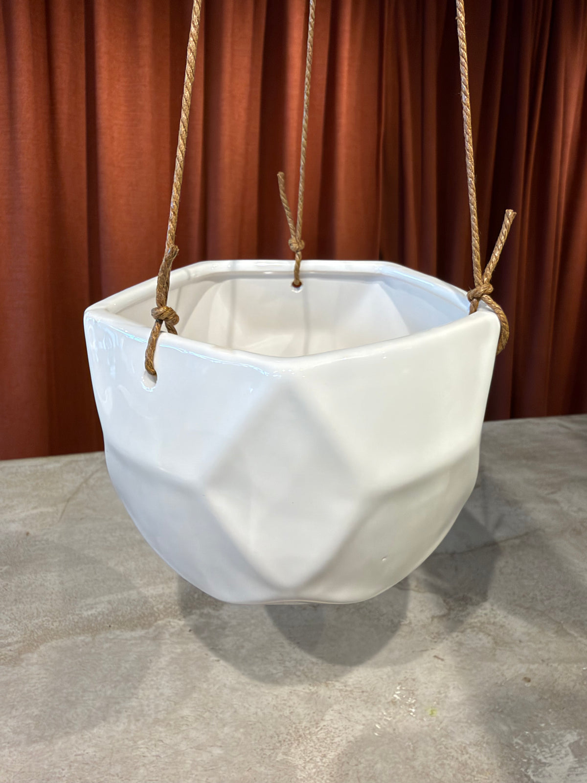 Pot suspendu hexagonal