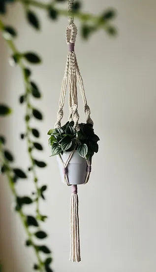 Jardinière en macramé « L'attachante »