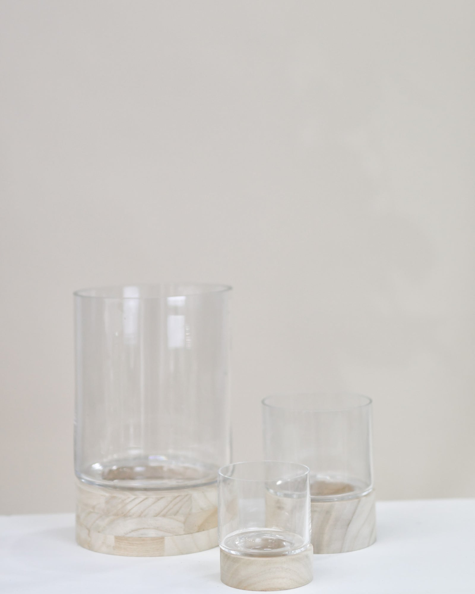 Vase avec base en bois